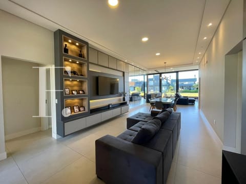 Casa Condomínio com 210m², 4 dormitórios, 4 suítes, 2 vagas, Capão Ilhas Resort em Capão da Canoa