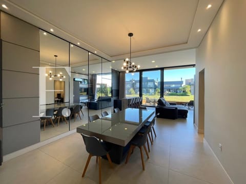 Casa Condomínio com 210m², 4 dormitórios, 4 suítes, 2 vagas, Capão Ilhas Resort em Capão da Canoa