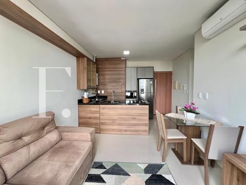 Apartamento com 64m², 2 dormitórios, 1 suíte, 1 vaga, Estevam Palace em Capão da Canoa