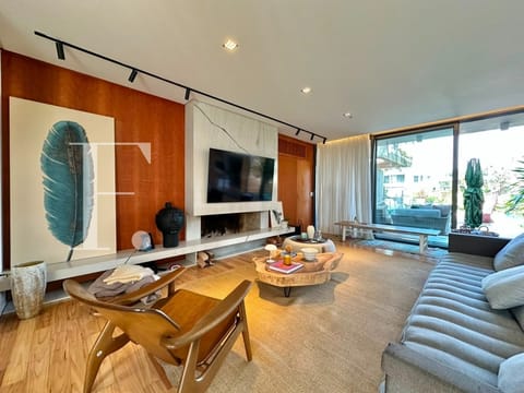Sobrado com 342m², 5 dormitórios, 5 suítes, 2 vagas, Villaggio em Xangri-Lá
