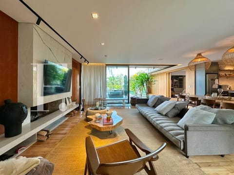 Sobrado com 342m², 5 dormitórios, 5 suítes, 2 vagas, Villaggio em Xangri-Lá