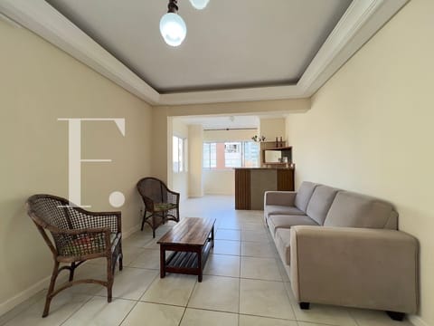 Apartamento com 107m², 3 dormitórios, 1 suíte, 1 vaga, Edifício Rio Tejo em Capão da Canoa