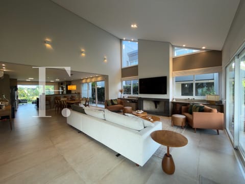 Casa Condomínio com 236m², 4 dormitórios, 4 suítes, 2 vagas, Ventura Club em Xangri-Lá