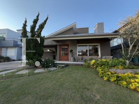 Casa Condomínio com 236m², 4 dormitórios, 4 suítes, 2 vagas, Ventura Club em Xangri-Lá