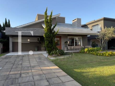 Casa Condomínio com 236m², 4 dormitórios, 4 suítes, 2 vagas, Ventura Club em Xangri-Lá