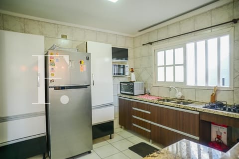 Casa com 128m², 3 dormitórios, 1 suíte, 2 vagas, no bairro Remanso em Xangri-Lá