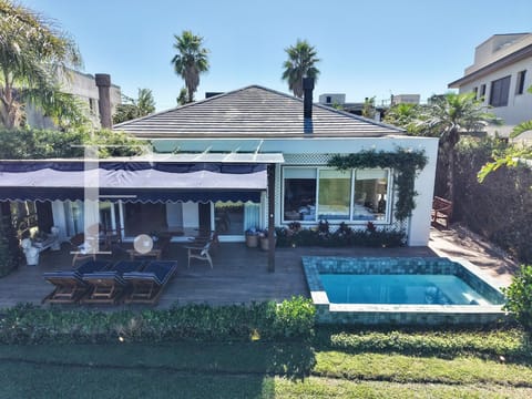 Casa Condomínio com 260m², 3 dormitórios, 3 suítes, 2 vagas, Ventura Club em Xangri-Lá