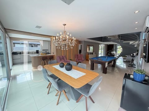 Sobrado com 305m², 4 dormitórios, 4 suítes, 4 vagas, Quintas do Lago em Xangri-Lá