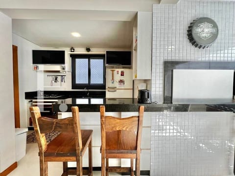 Apartamento com 77m², 2 dormitórios, 1 suíte, 1 vaga, La Perle em Capão da Canoa