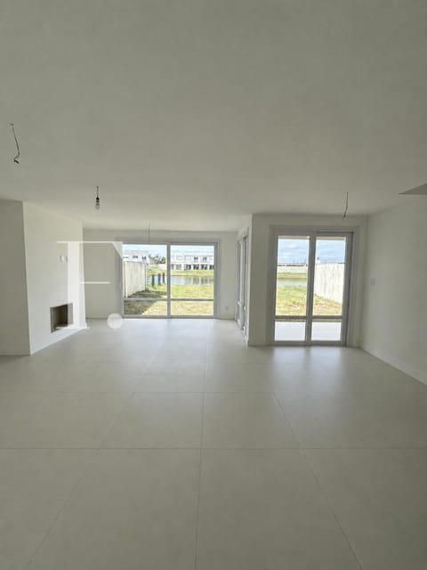 Sobrado com 151m², 4 dormitórios, 2 suítes, 2 vagas, Pateo Marbella em Xangri-Lá