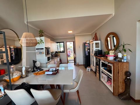 Casa com 84m², 2 dormitórios, 1 suíte, 2 vagas, no bairro Noiva do Mar em Xangri-Lá