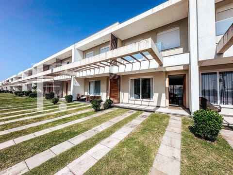 Sobrado com 145m², 3 dormitórios, 1 suíte, 2 vagas, Murano em Capão da Canoa