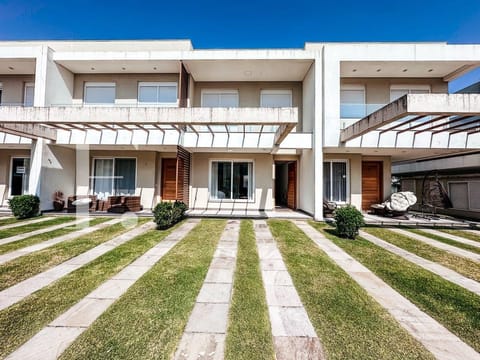 Sobrado com 145m², 3 dormitórios, 1 suíte, 2 vagas, Murano em Capão da Canoa