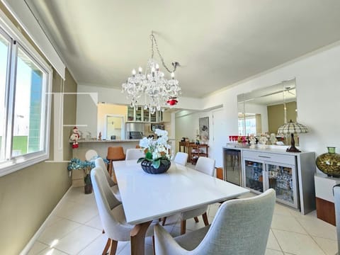 Apartamento com 122m², 3 dormitórios, 1 suíte, 1 vaga, Edifício Hannover em Capão da Canoa