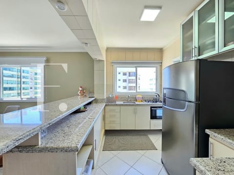 Apartamento com 122m², 3 dormitórios, 1 suíte, 1 vaga, Edifício Hannover em Capão da Canoa