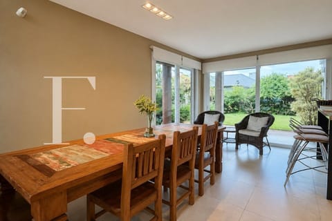 Sobrado com 224m², 4 dormitórios, 3 suítes, 2 vagas, Atlântico Villas Club em Atlântida Sul