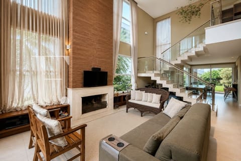 Sobrado com 224m², 4 dormitórios, 3 suítes, 2 vagas, Atlântico Villas Club em Atlântida Sul