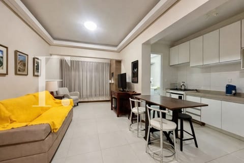 Apartamento com 93m², 2 dormitórios, 1 suíte, 1 vaga, Edifício Lenir Martinello em Capão da Canoa