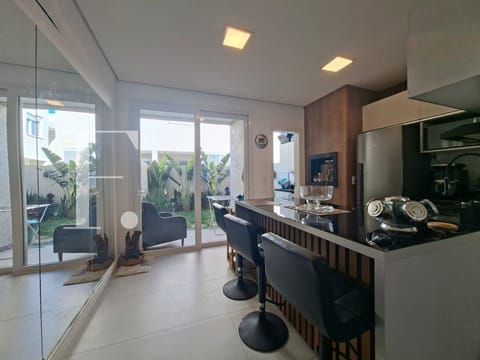 Sobrado com 120m², 2 dormitórios, 2 suítes, 1 vaga, Murano em Capão da Canoa