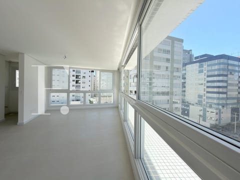 Apartamento com 101m², 3 dormitórios, 3 suítes, 2 vagas, Del Paine em Capão da Canoa