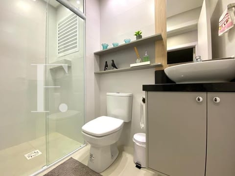 Apartamento com 64m², 2 dormitórios, 1 suíte, 2 vagas, Edifício Antônio Daltoé em Capão da Canoa