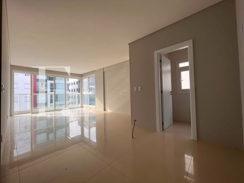Apartamento com 105m², 3 dormitórios, 3 suítes, 2 vagas, Absoluto Palace em Capão da Canoa