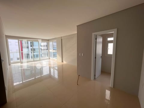 Apartamento com 105m², 3 dormitórios, 3 suítes, 2 vagas, Absoluto Palace em Capão da Canoa