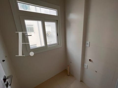 Apartamento com 105m², 3 dormitórios, 3 suítes, 2 vagas, Absoluto Palace em Capão da Canoa