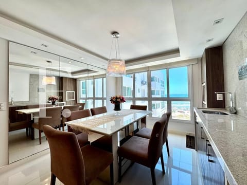Apartamento com 79m², 2 dormitórios, 1 suíte, 2 vagas, Edifício Deauville em Capão da Canoa