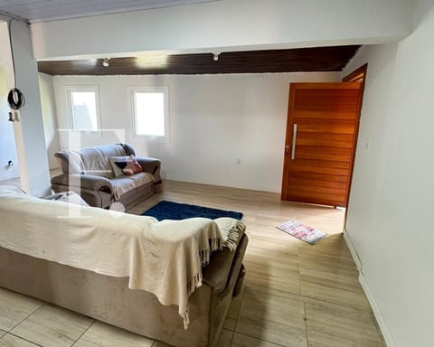 Casa com 168m², 4 dormitórios, 1 suíte, 2 vagas, no bairro Centro em Xangri-Lá