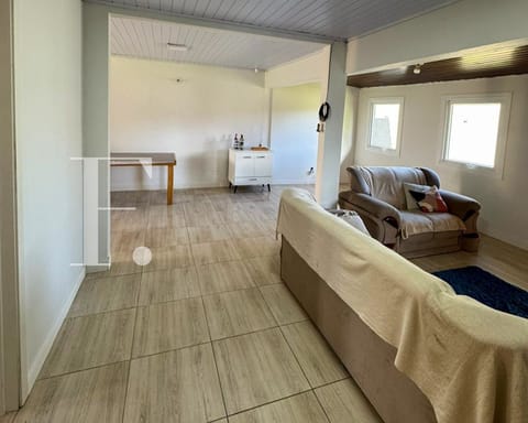 Casa com 168m², 4 dormitórios, 1 suíte, 2 vagas, no bairro Centro em Xangri-Lá