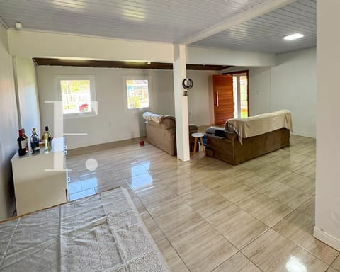 Casa com 168m², 4 dormitórios, 1 suíte, 2 vagas, no bairro Centro em Xangri-Lá