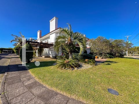 Sobrado com 150m², 3 dormitórios, 3 suítes, 2 vagas, Green Village Golf Club em Xangri-Lá