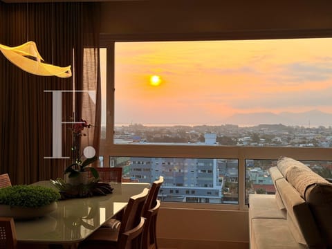 Apartamento com 97m², 3 dormitórios, 1 suíte, 2 vagas, Edifício Premium em Capão da Canoa