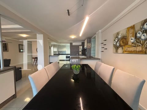 Apartamento com 152m², 3 dormitórios, 1 suíte, 2 vagas, Edifício Indico em Capão da Canoa