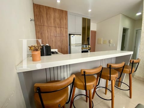 Apartamento com 59m², 2 dormitórios, 1 suíte, 1 vaga, Estevam Palace em Capão da Canoa