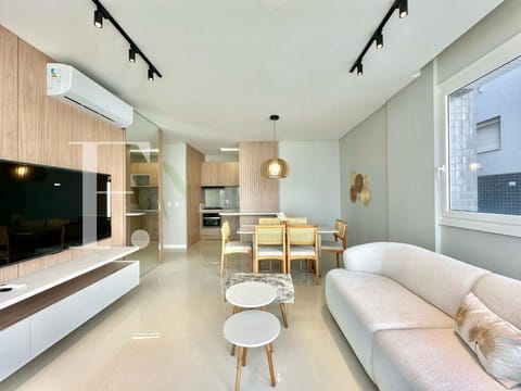 Apartamento com 184m², 3 dormitórios, 1 suíte, 2 vagas, Absoluto Palace em Capão da Canoa