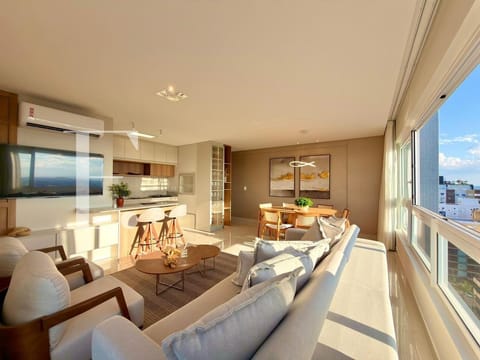 Apartamento com 143m², 3 dormitórios, 1 suíte, 3 vagas, Edifício Premium em Capão da Canoa