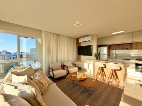 Apartamento com 143m², 3 dormitórios, 1 suíte, 3 vagas, Edifício Premium em Capão da Canoa
