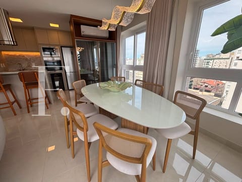 Apartamento com 97m², 3 dormitórios, 1 suíte, 2 vagas, Edifício Premium em Capão da Canoa