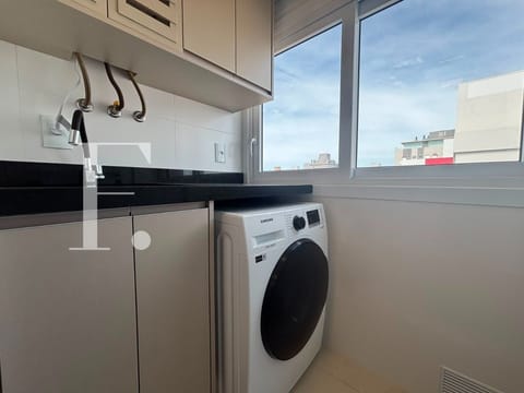 Apartamento com 97m², 3 dormitórios, 1 suíte, 2 vagas, Edifício Premium em Capão da Canoa