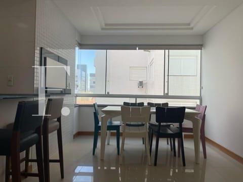 Apartamento com 77m², 2 dormitórios, 1 suíte, 1 vaga, La Perle em Capão da Canoa