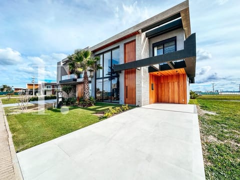 Sobrado com 280m², 5 dormitórios, 5 suítes, 2 vagas, Zen Concept Resort em Xangri-Lá