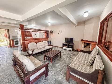 Casa com 300m², 3 dormitórios, 1 suíte, 1 vaga, no bairro Noiva do Mar em Xangri-Lá