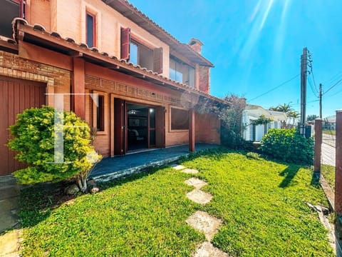 Casa com 300m², 3 dormitórios, 1 suíte, 1 vaga, no bairro Noiva do Mar em Xangri-Lá