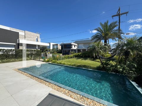 Sobrado com 217m², 5 dormitórios, 5 suítes, 4 vagas, Malibu em Xangri-Lá