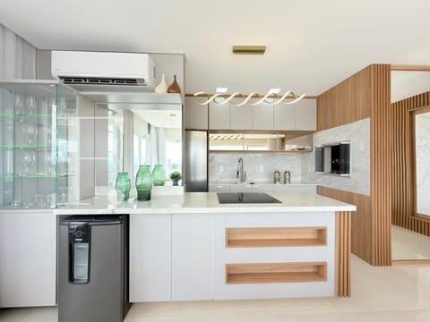 Apartamento com 143m², 3 dormitórios, 1 suíte, 2 vagas, Edifício Premium em Capão da Canoa