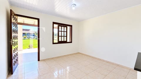 Casa com 122m², 2 dormitórios, 2 vagas, no bairro Rainha do Mar em Xangri-Lá