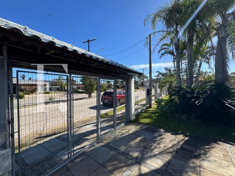 Casa com 250m², 3 dormitórios, 1 suíte, 2 vagas, no bairro Centro em Xangri-Lá