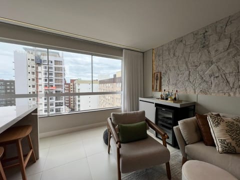 Apartamento com 117m², 3 dormitórios, 3 suítes, 2 vagas, Edifício Antônio Daltoé em Capão da Canoa
